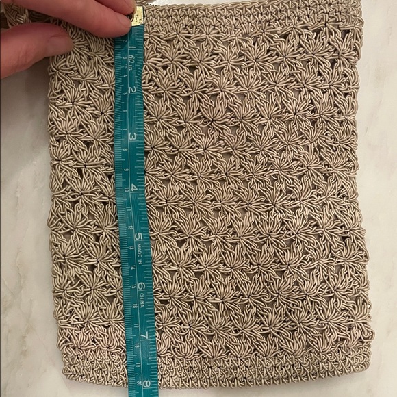 Elegant Tan Crochet Shoulder/crossbody Bag - Picture 3 of 9